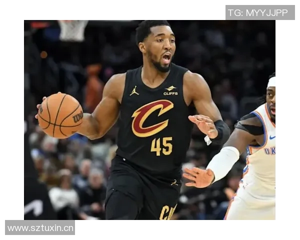 米切尔疑似与当红明星秘密约会引发热议球迷纷纷猜测真相 米切尔疑似与当红明星秘密约会引发热议球迷纷纷猜测真相